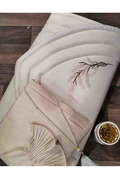 Gerenic A luxurious prayer set consisting of a padded prayer mat and a quilte...