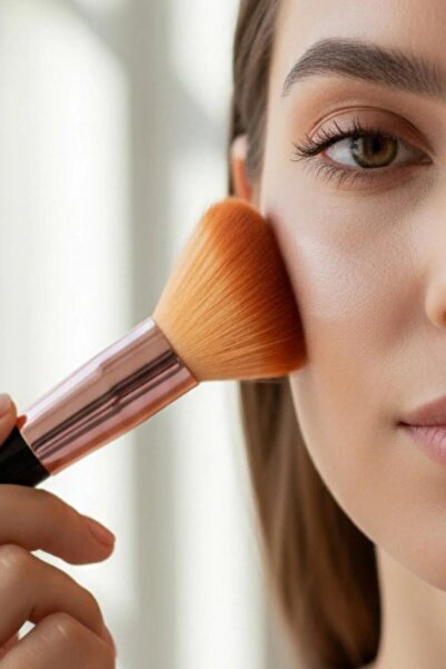 3B Trend فرشاة بودرة احترافية ذهبية اللون ذات شعيرات ناعمة لا تضاهى