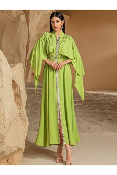 Noon Noora فستان طويل من الجلابية مزين بالألماس، بلون أخضر فاكهي، بياقة نصف ع...