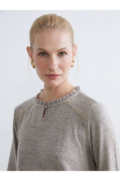 LC Waikiki Özmarka Νέα Σεζόν Μπλούζα με βολάν και λαιμόκοψη ποδηλάτου Με κέντημα