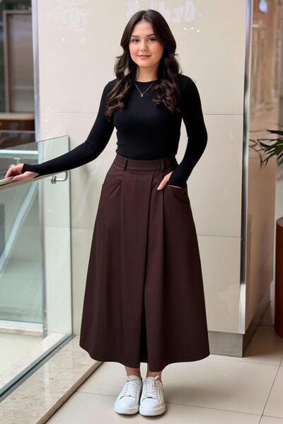 Ghisa Pocketed Skirt with Closed Slit Detail