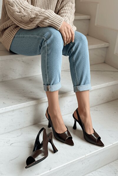 DİVOLYA Pantofi cu toc din piele lacuită încrețită maro Dohana (8 cm) cu vârf...