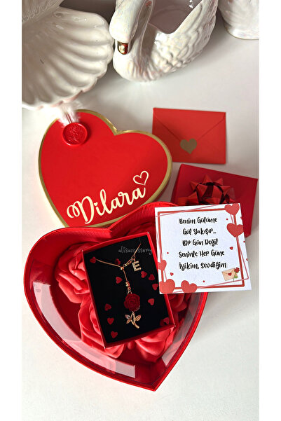Alis Accessory İsim özel kalpli güllü kutuda harfli gül kolye