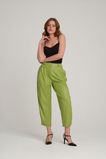 Quzu Paça Düğme ve Pile Detaylı Yağ Yeşili Deri Pantolon