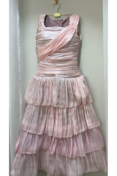 dalaa Midi dress in a nude color