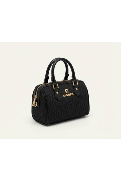 GGGG Bags with their accessories