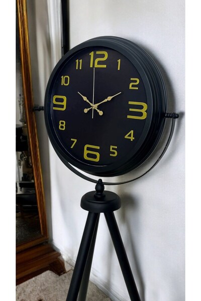 TakÇalıştır ساعة بقاعدة ثلاثية سوداء مع أرقام ذهبية