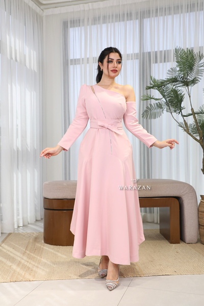 Warazan A soft dress with an off-the-shoulder cut