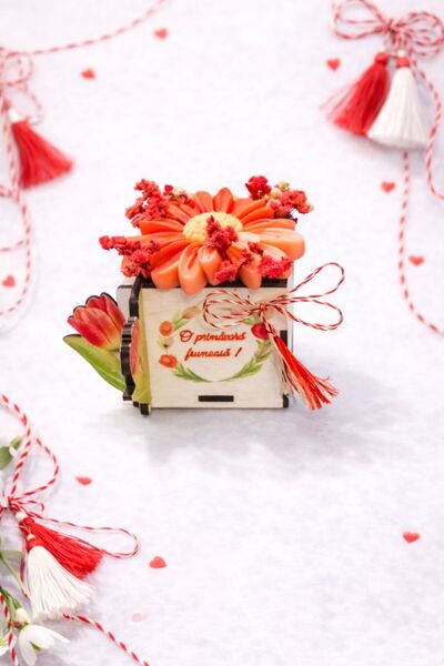 OEM Scented floral arrangement made of natural soy wax, martisor, March 1-8, ...