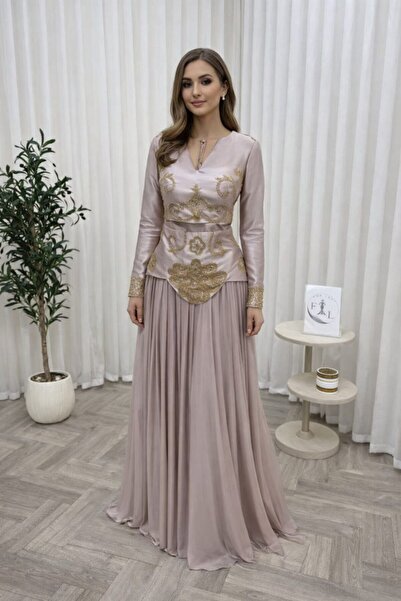Farah Fashion An evening dress overflowing with delicacy and softness, design...