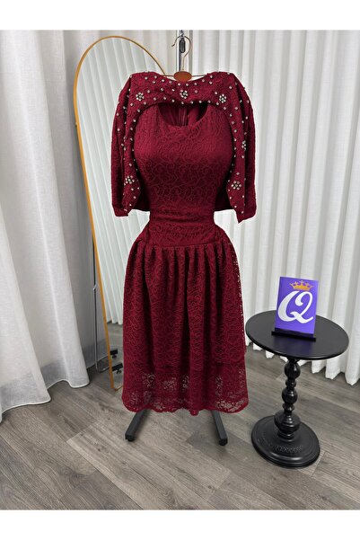 ainaqat aljawhara Judy's dress