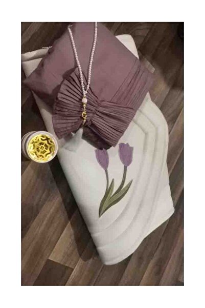 Gerenic A luxurious women's prayer set with tulip embroidery, consisting of a...