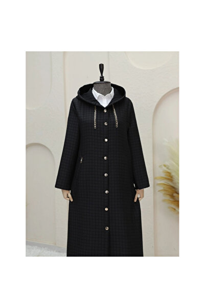 trend_ermege Long quilted coat with chain detail on the collar - black