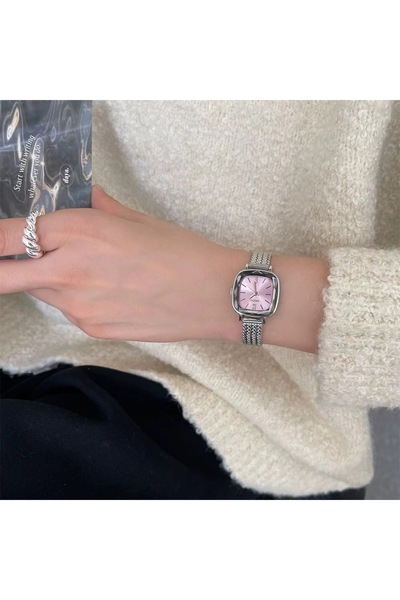 NAIDU ساعة يد نسائية فضية اللون، بإطار مرصع بالكريستال متعدد الأوجه، ومينا مر...