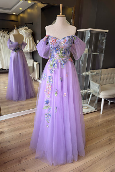 Lenta Moda Lila Renkli Pullu Çiçek Desen Dantel Kaplama Maxi Boy Abiye ve Gec...