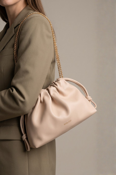 Berlesi Beige Chain Detailed Drawstring Women's Shoulder Bag