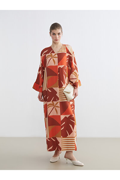 LC Waikiki فستان طويل منقوش برقبة على شكل حرف V