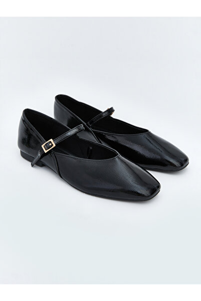 LC Waikiki أحذية باليه نسائية ذات مظهر جلدي