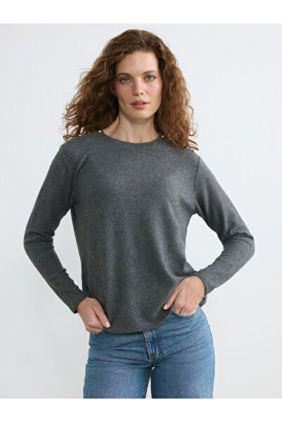 LC Waikiki Nevavm Oval Collar Appliqué Detailed Blouse with a Difference