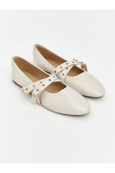 LC Waikiki أحذية باليه نسائية ذات مظهر جلدي.