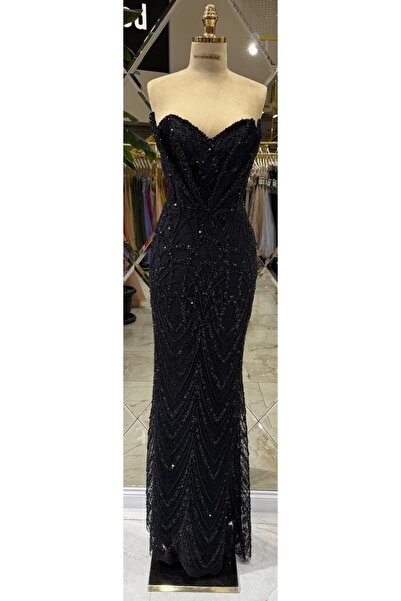 Hanımefendi Giyim فستان سهرة طويل بياقة على شكل قلب مطرز بالخرز والترتر