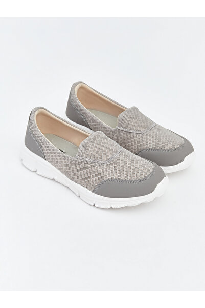 LC Waikiki حذاء رياضي نسائي بتفاصيل دقيقة