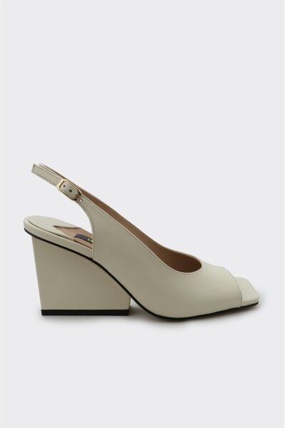 derinet Hakiki Deri Bilekten Bantlı Kadın Sandalet