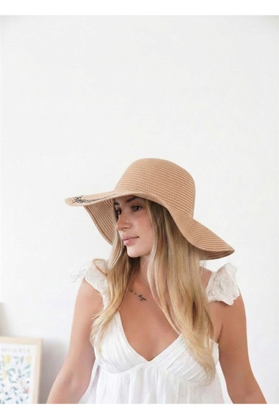 Zoe3 Style قبعة نسائية من القش بتفاصيل مطبوعة باللون البودرة من VLT