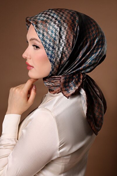 Levidor Batik Houndstooth Pattern Sparkling Crystal Scarf