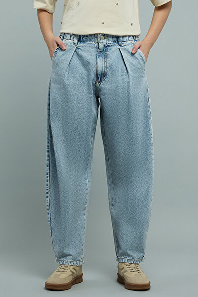 R&B Women's Blue Washed Barrel Fit Jeans with Button Closure