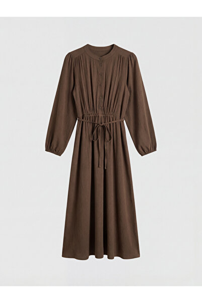 LC Waikiki Рокля със зелен якичка, набрана в талията, от ГУЛИС ГИЙИМ