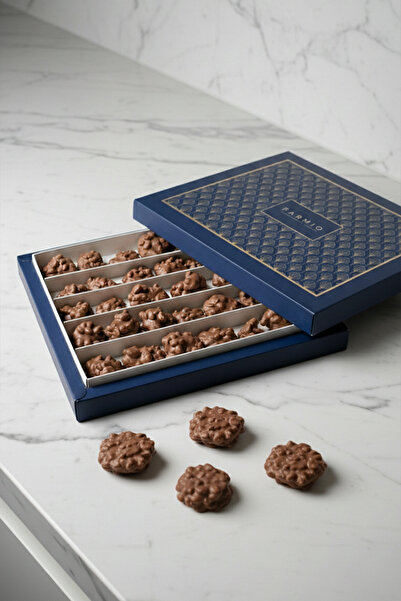 FARMİO Antep Fıstıklı Roche Çikolata 700gr - Sütlü Çikolatalı