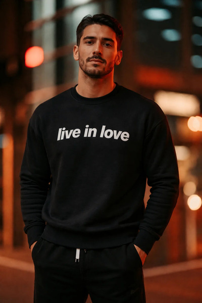 COMBİNE MİCHAİL Hanorac negru cu imprimeu Live In Love pentru bărbați