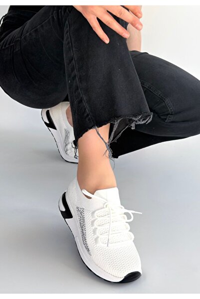 Lisinya Belan White Knitwear Lace-Up Sports Shoes - Tygoo