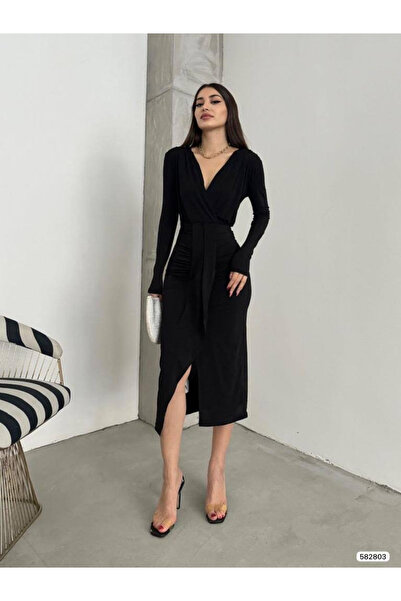 Mad Diva Elegant black maxi dress with long sleeves and V-neckline