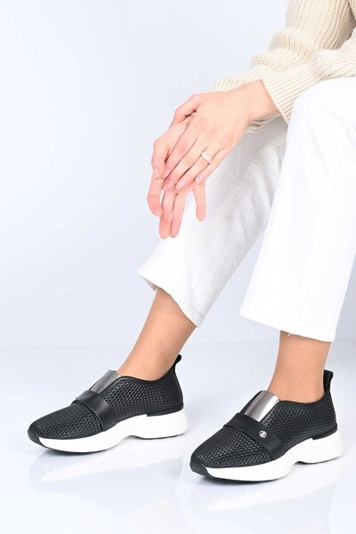 Bestello Laceless Elastic Staple Detailed Thermo Sole Genuine Leather Sneaker...