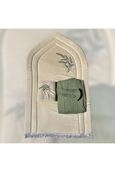 Generic Welcome the blessed month with peace and devotion: Luxurious velvet p...