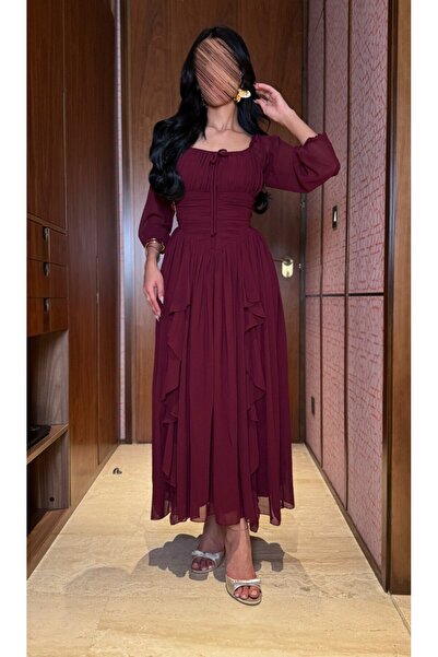 BURGUNDY A burgundy chiffon dress with a feminine touch