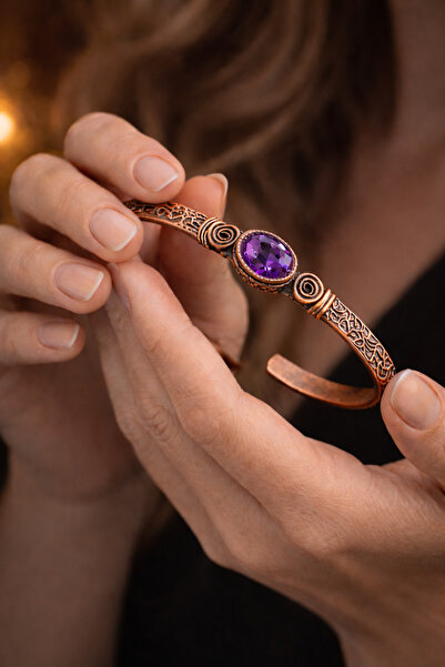 İyyaKee Women's Copper Bracelet with Natural Purple Amethyst Stone, Oval Model Copper Bracelet