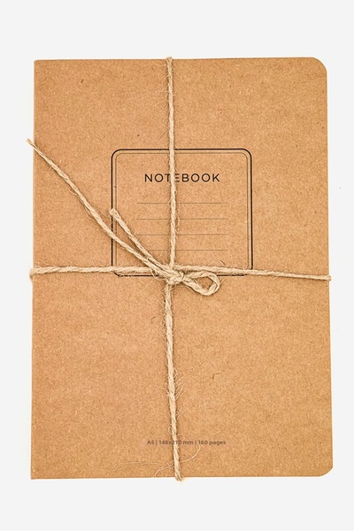 Muy Mucho مجموعة من دفترين للحرف اليدوية، باللونين البني والأبيض