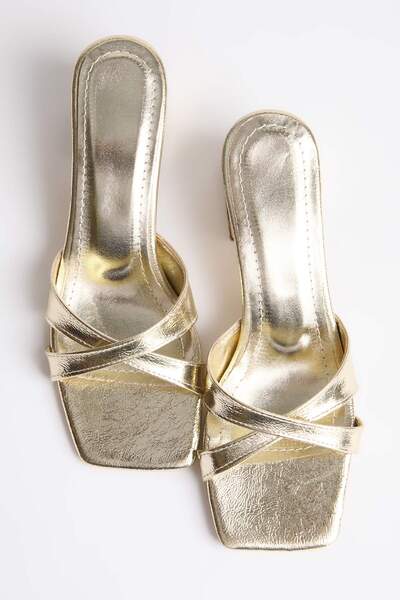 TRENDYOL SHOES حذاء نسائي كلاسيكي بكعب ذهبي