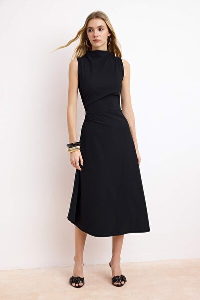 ترينديول كوليكشن فستان أسود على شكل حرف A/على شكل جرس غير متماثل بدون أكمام و...