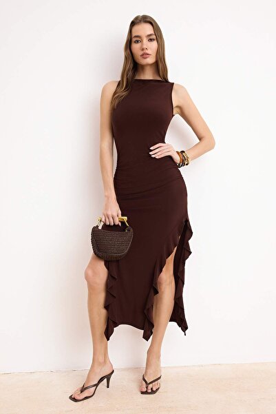 Trendyol Collection Καφέ Bodycone Φόρεμα με Μηδενικά Μανίκια, Σχισμή και Λεπτ...