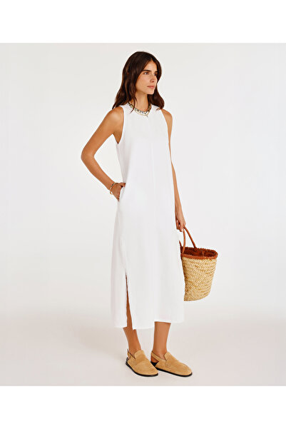 Yargıcı Yırtmaç Detaylı Kolsuz Midi Boy Elbise