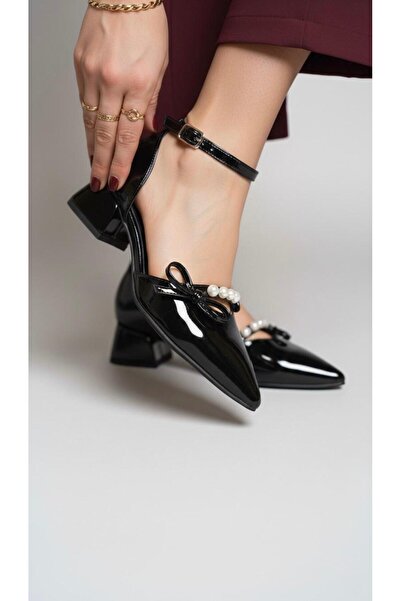 NOVELLAM SHOES Pantofi clasici de damă Arin din piele lăcuită neagră, cu vârf...