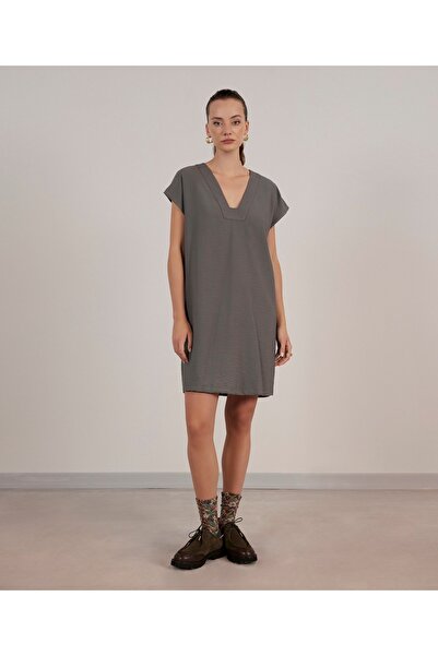 Yargıcı Düz Kesim Elbise