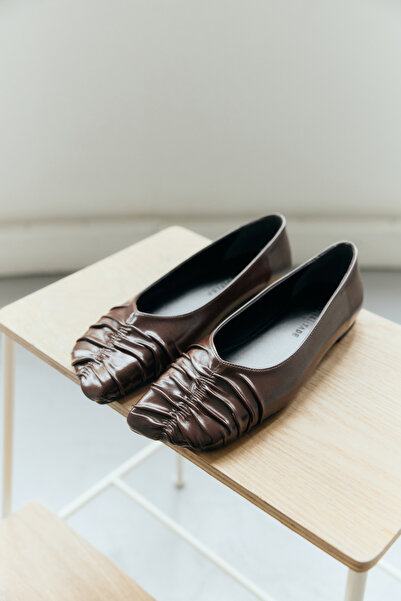 LUTVELIZADE Babet 2601 - Küt Burun Büzgülü Acı Kahve Kadın Babet