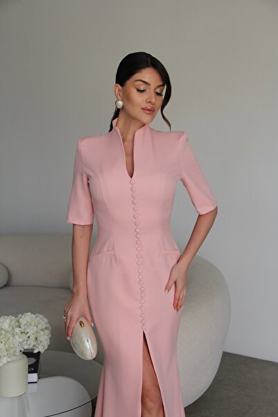 Julidress فستان طويل فاخر وردي اللون مبطن بأزرار وياقة على شكل V وشق جانبي