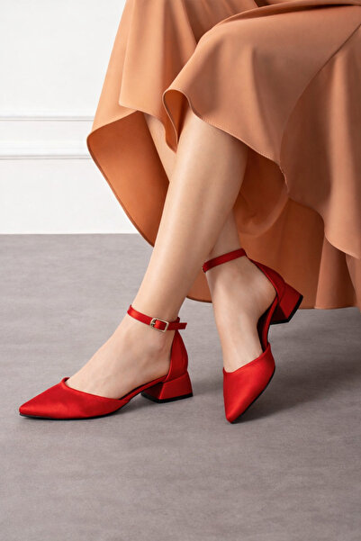 YARENAY حذاء بكعب منخفض من الساتان الأحمر