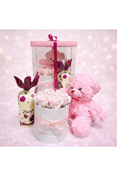 velve Pachet Magic, Aranjament floral, Ursulet de plus si Praline Heidi, Femei